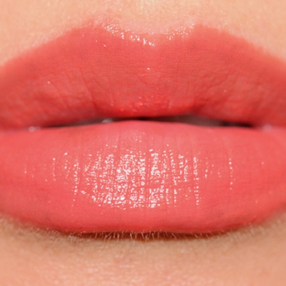 π3/$25π MAC Huggable Lipcolour Fashion Force - Picture 5 of 6